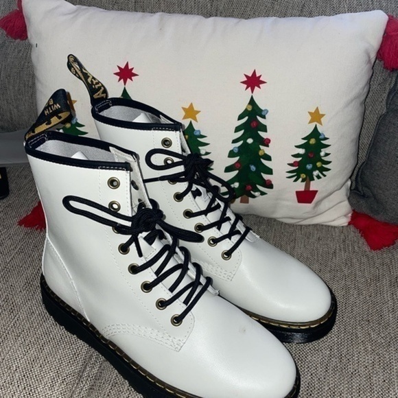 DR. MARTENS Zavala 8-Eyelet Combat Boot women size 9 - Picture 6 of 10